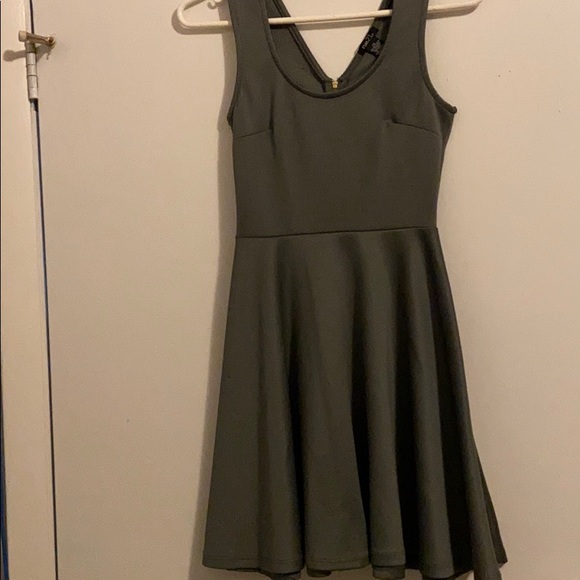 Green dress - Picture 2 of 2